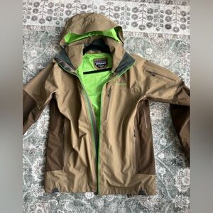 Patagonia gortex Men's Brown and Green Performance Jacket